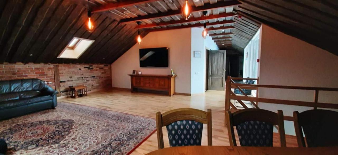 Metras Maja Hotel Aizpute ภายนอก รูปภาพ